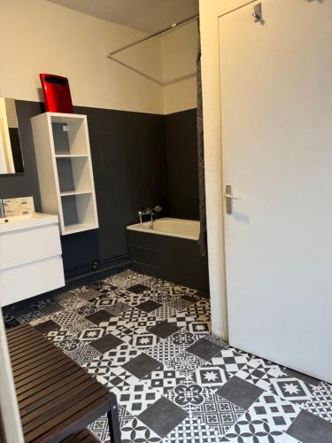 Voodi või voodid majutusasutuse T4 spacieux dans quartier le plus animé de Perpignan idéal pour visa pour l’image toas