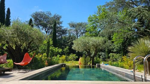 VILLA Nîmes tourmagne PISCINE