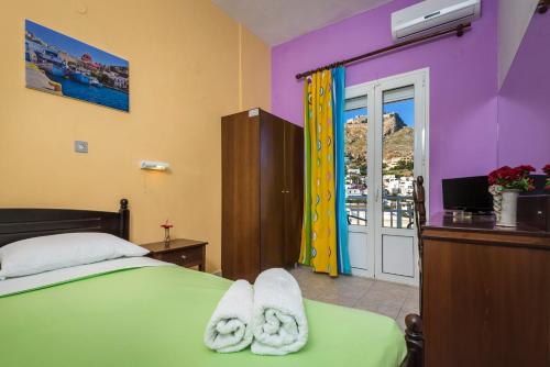Una cama o camas en una habitación de Elefteria Hotel