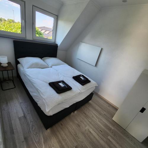 a bedroom with a bed with two towels on it at SR Ferienwohnung Wagenfeld in Wagenfeld
