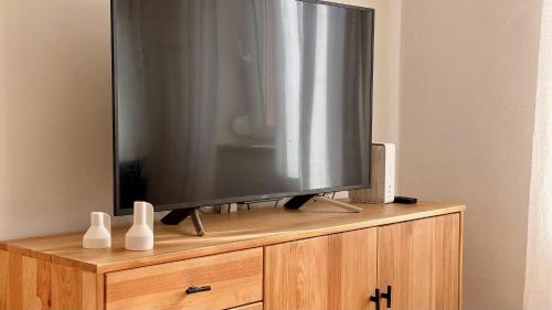 Μια τηλεόραση ή/και κέντρο ψυχαγωγίας στο Apartament Mariański