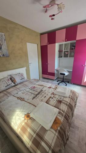 a bedroom with a large bed with purple cabinets at Happy Architect in Cisnădie