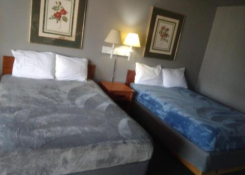 Postel nebo postele na pokoji v ubytování King Beds Hotel Studio 136