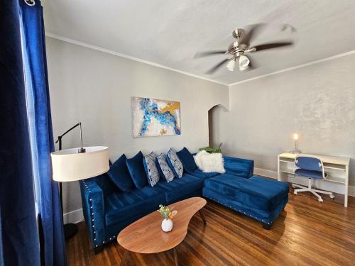 a living room with a blue couch and a table at Cute stay in Memphis in Memphis