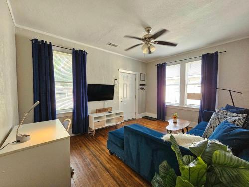 a living room with a blue couch and a tv at Cute stay in Memphis in Memphis