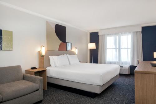 Postel nebo postele na pokoji v ubytování Spark by Hilton Orangeburg