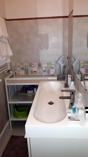 Bilik mandi di Hotel Castel Gandolfo