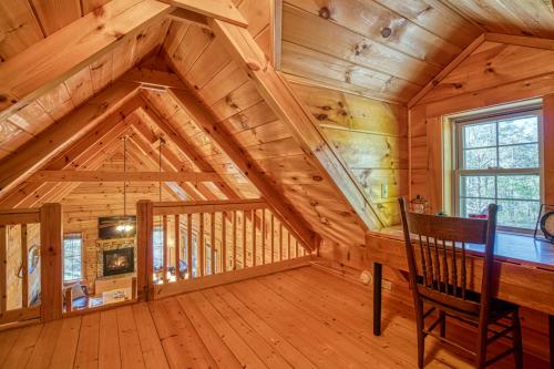 Φωτογραφία από το άλμπουμ του Cozy Carolina Private Cabin With Firepit σε Rutherfordton