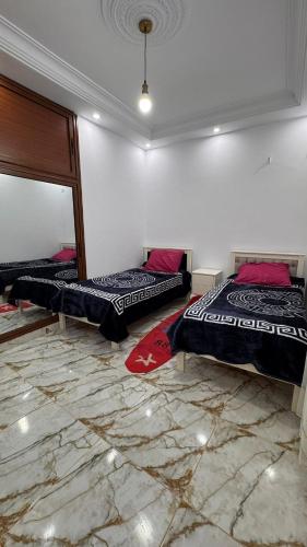 Кровать или кровати в номере Mahdia Apartment N1 Chic et Modern