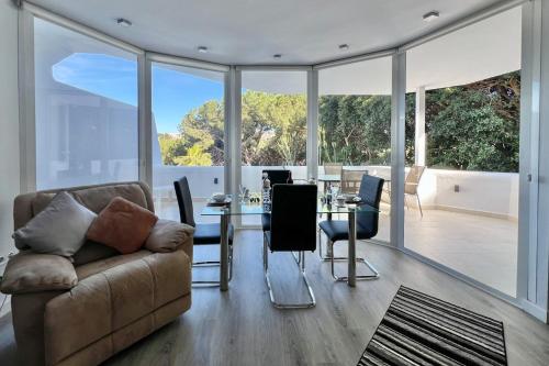 Relaxing Family Retreat with Stunning Golf Views