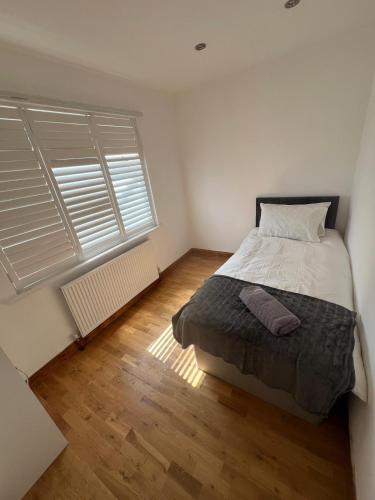 Katil atau katil-katil dalam bilik di Good Priced Single Rooms in Northolt