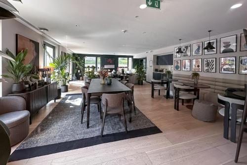 a dining room with a table and chairs at Stunning Apartment with Private Terrace in London