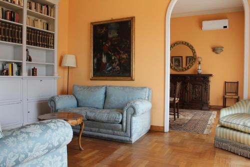 Art Apartment Montebello Family Home