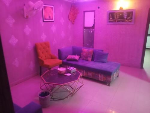 Χώρος καθιστικού στο AJ Room Service Civic Center
