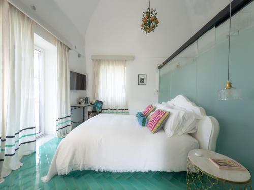 Letto o letti in una camera di Dimora Storica Villa Pasquale Capri
