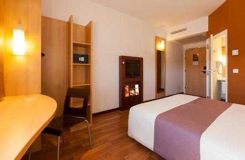Postel nebo postele na pokoji v ubytování Ibis Tunis