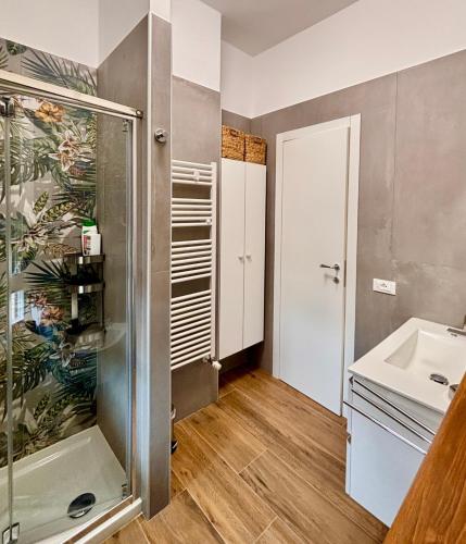 modern renovated home near city center & transit