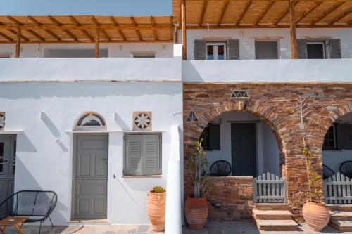 a home with an archway and a brick building at Living Blue Tinos in Kardiani