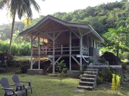 Un jardín fuera de Citrus Creek Plantation