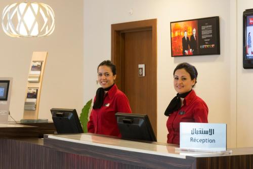 
The lobby or reception area at Ibis Tunis
