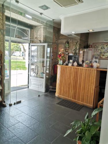 a room with a lobby with a counter and a door at Hotel Covilhã Jardim in Covilhã