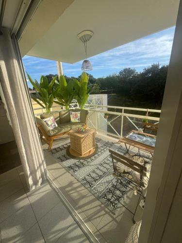 Ocean and forest golf studio