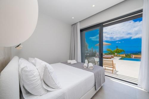 Postel nebo postele na pokoji v ubytování Agrilia Luxury Villa Trapezaki