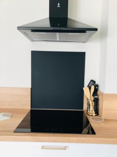 a microwave oven sitting on top of a counter at Maison moderne 3 chambres SPA-jacuzzi juin-septembre in Cerelles