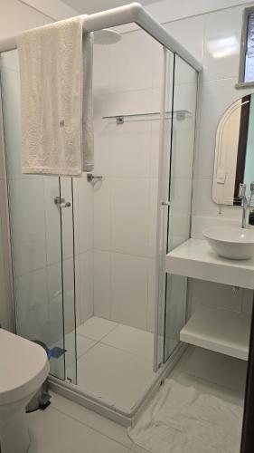 Bilik mandi di Casa com 4 suites Cond Araua