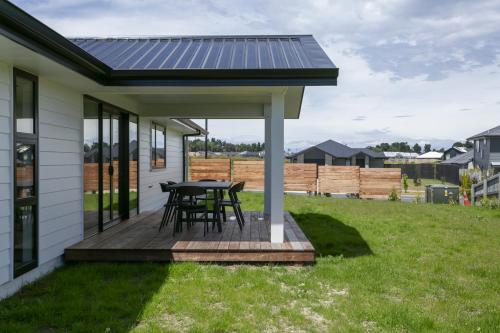 Jardín al aire libre en Unwind on Wai, New 4BR Home With Style and Comfort