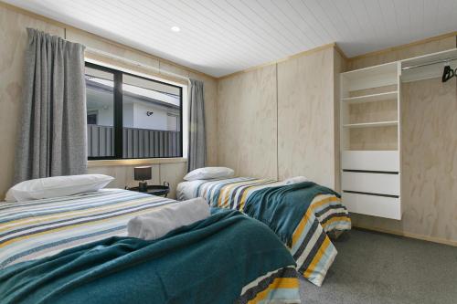 Cama o camas de una habitación en Unwind on Wai, New 4BR Home With Style and Comfort