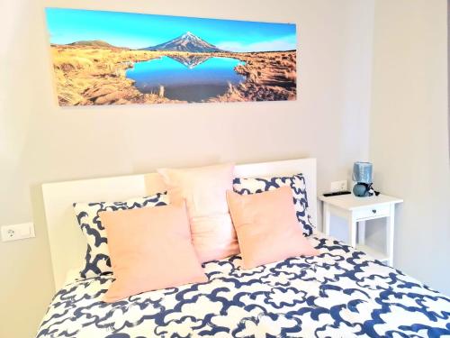 Giường trong phòng chung tại Apartamento Nicole en el centro de Alcalá