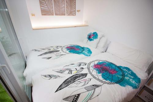 a bedroom with two beds with drawings on them at Casa Menta in Bañeres de Mariola