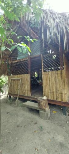 a small hut with a bench in front of it at Eco-Camping Mango Feliz Rincón del Mar in San Onofre