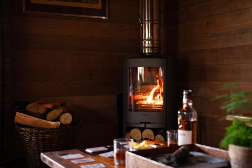 Fotografie z fotogalerie ubytování Kingfisher Cabin, Butterwell Farm, Riverside cabin on 40-acre private estate v destinaci Bodmin