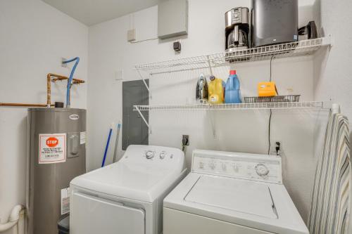 Fotografie z fotogalerie ubytování Swim, Boat and Fish Townhome on Lake of the Ozarks v destinaci Lake Ozark