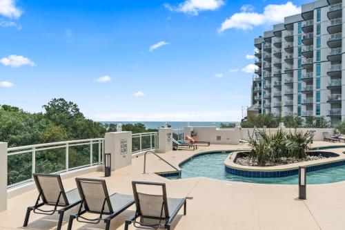 Πισίνα στο ή κοντά στο Beach & Pool Paradise ~ Affordable Luxury ~ 2B/2B