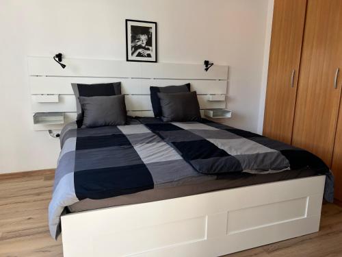Una cama o camas en una habitación de St Mountain Escape