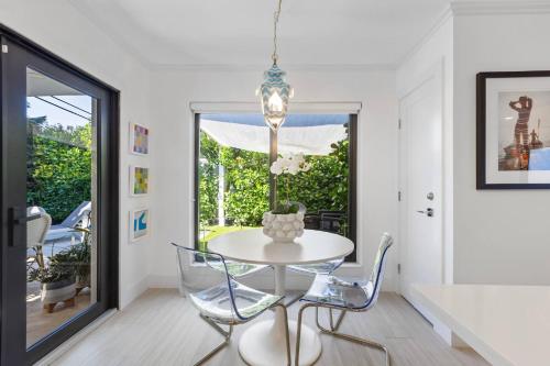 a dining room with a white table and chairs at New! Luxurious Villa with Pool in West Palm Beach in Ibis Isle