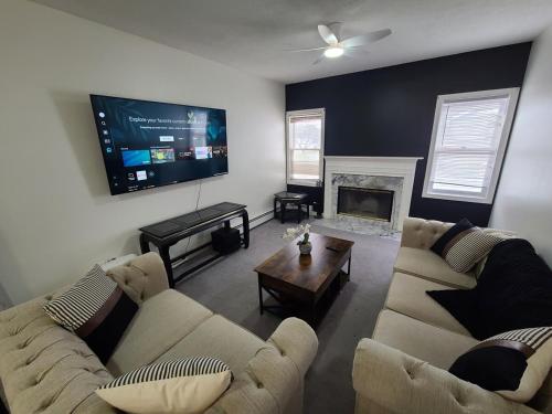 Gallery image of Spacious Family-Ready 4BR with Pool and Office in East Hartford