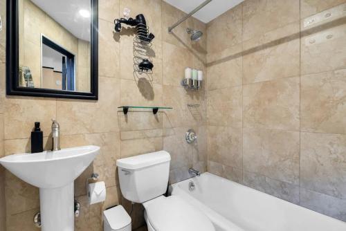 Koupelna v ubytování Walkable Paradise Heart of the City APT