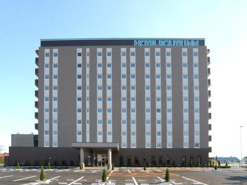 a hotel front view of the hotel room inn at Hotel Route Inn Kounosu in Kōnosu