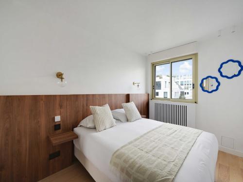 Postel nebo postele na pokoji v ubytování Elegant apartment - AC- 1BR- Neuilly-sur-Seine