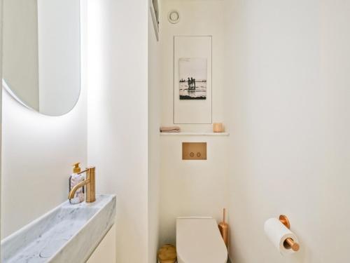 Ένα μπάνιο στο Luxury Sea View Apartment