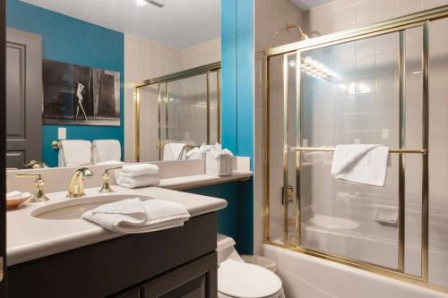 a bathroom with a sink and a shower and a toilet at Chic 3 Bedroom Beaver Creek Lodge Residence in Beaver Creek