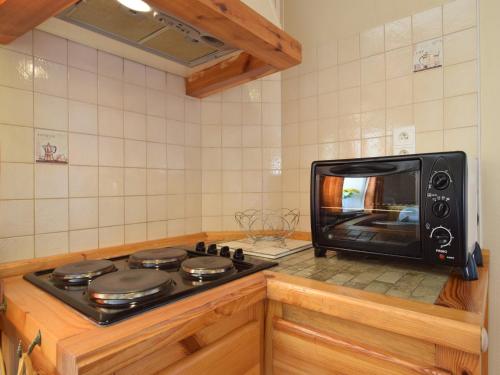 Η κουζίνα ή μικρή κουζίνα στο Chalet in Bovigny with Forest & BBQ