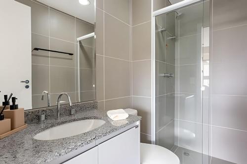 a bathroom with a sink and a shower at Nik Perdizes in Sao Paulo
