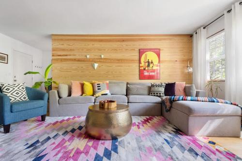 Χώρος καθιστικού στο Hot Tub Haven 7 Beds Endless Summer