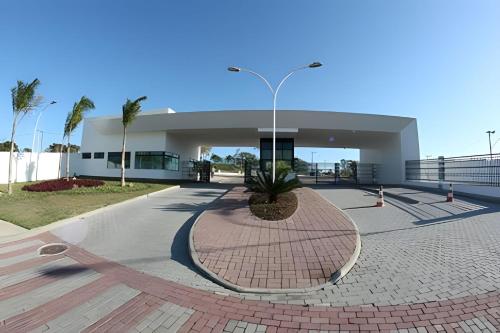 a building with a palm tree in front of it at Casa paradisíaca em São Pedro da Aldeia RJ in São Pedro da Aldeia