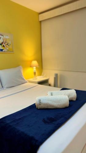 two towels on a bed in a hotel room at Vacation House Geribá in Búzios